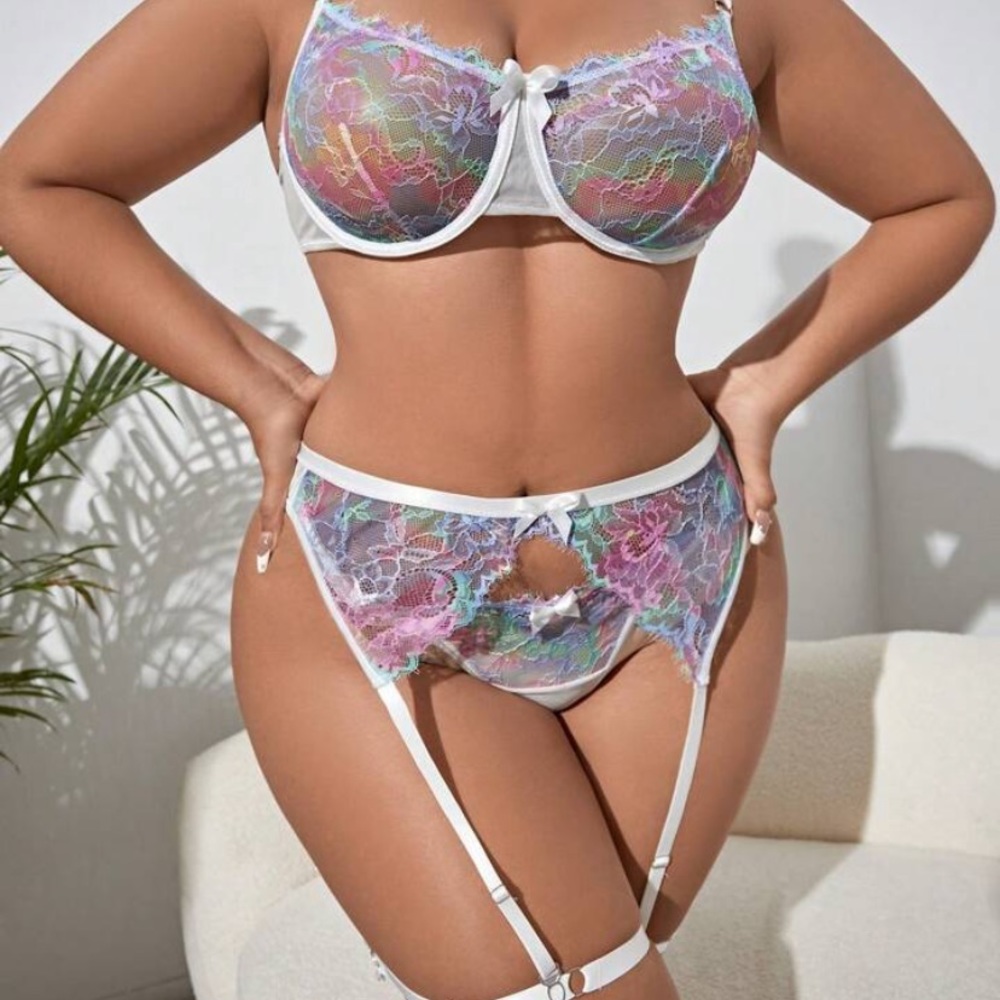 Plus Floral Lace Underwire Garter Lingerie Set